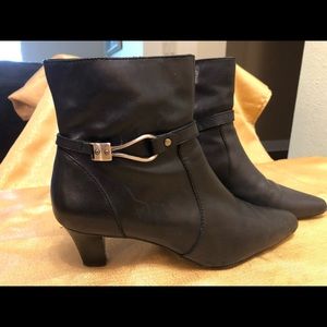 Anne Klein Black Leather I-Flex Boots
